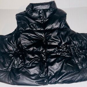 Old Navy Women's Black Puffer Vest